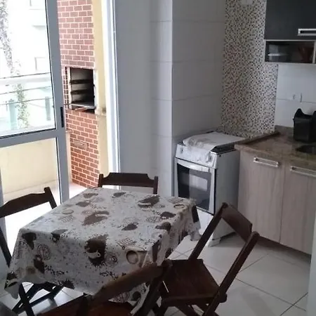 Apartamento a 50 metros da praia-3
